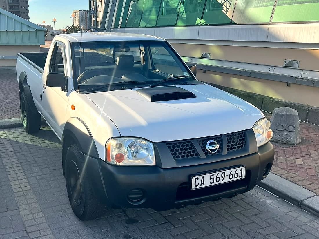 Nissan Hardbody NP300 bakkie – front right view